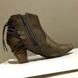 Report Milla Women’s Ankle Boot - Brown Lace-Up Back, Chunky Heel - Size 7.5